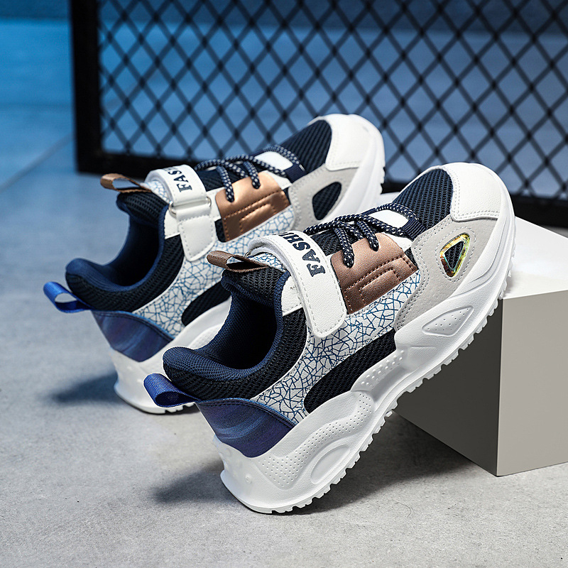 Rudens bērnu apavi 2022. gada jaunā stila vidēja un liela izmēra 40. izmēra studentu sieta elpojoši skriešanas apavi bērniem, zēniem, sporta moderni apavi