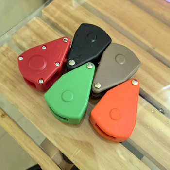 Õues kiirelt fikseeritud pingul köiega telgirullik telkimisvarikatuse tuuleköis reguleeritav plastist tõsterullik