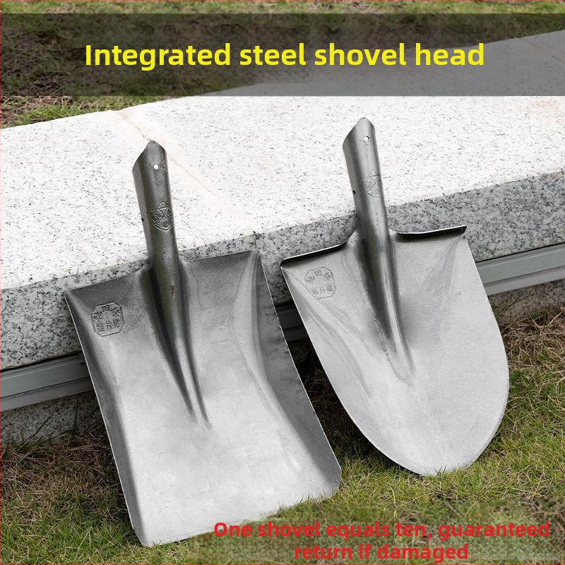 Didelis mangano plieno kastuvas lauke, kasti dirvą, atlaisvinti artefaktą, sodo sodo įrankius, sodinti daržoves, žemės ūkio, medinę rankeną, geležinį šaukštą