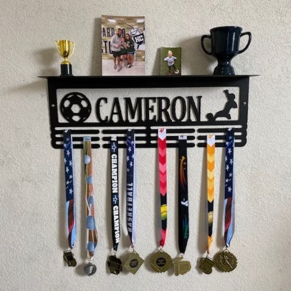 Lányoknak szóló egyedi trófeatartó, kovácsoltvas fém lakberendezési állvány, fali dekoráció, európai stílusú fém kézműves alkotás lányoknak