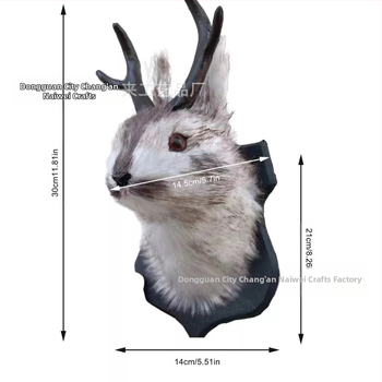 Sõltumatu jaama plahvatusohtlik sarvjänes Traditsiooniline taksidermia mustadel puittahvlitel Sissekolimise kingituste kaunistused