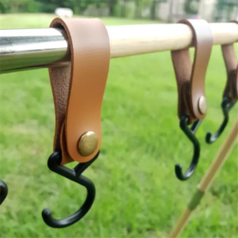 Laos S-tüüpi nahkkonks, õues kasutamiseks mõeldud telk, kaelarihmaga hoiukonks, koduköögi lauanõude organiseerimiskonks