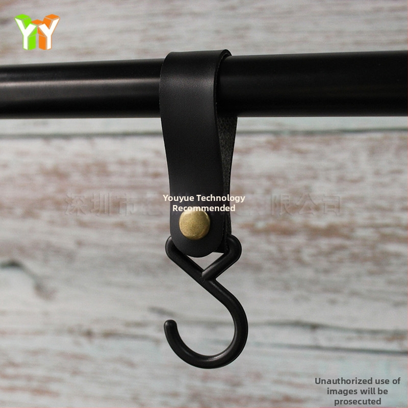 Laos S-tüüpi nahkkonks, õues kasutamiseks mõeldud telk, kaelarihmaga hoiukonks, koduköögi lauanõude organiseerimiskonks