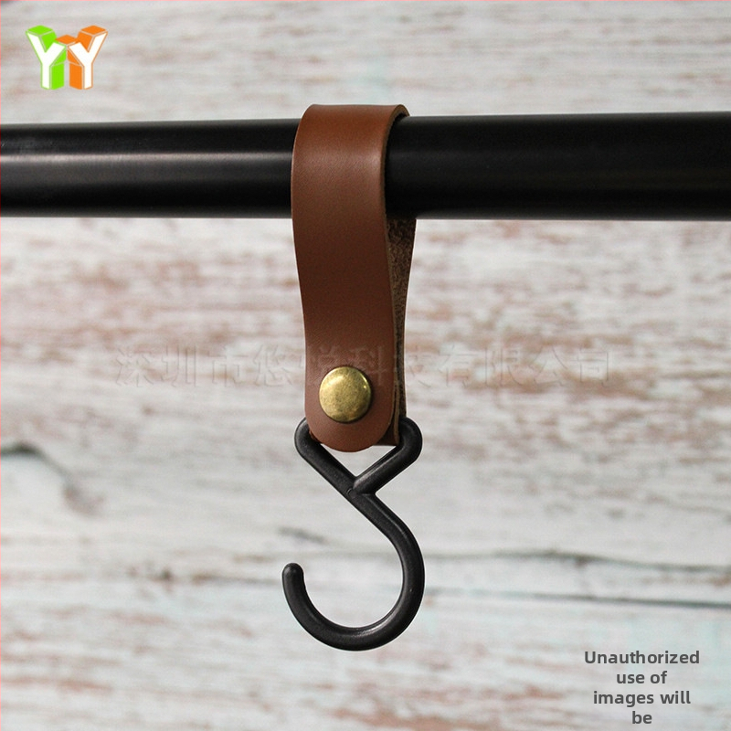 Laos S-tüüpi nahkkonks, õues kasutamiseks mõeldud telk, kaelarihmaga hoiukonks, koduköögi lauanõude organiseerimiskonks