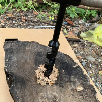 Piiriülene laos olev õues kasutatav ellujäämispuur süsinikterasest käsitsi keerdpuur käsitsi puidutöötlemise mulgustuspuur