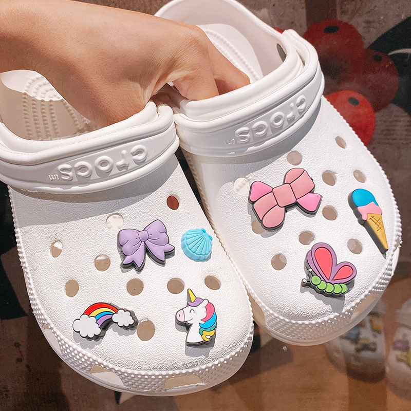 [2024. aasta uus stiil] Lõbus Crocsi kingalillest koomiksimänguasi, oakujuline isetegemise kingakaunistus, eemaldatav kingapannal