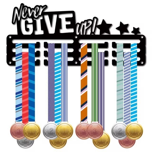 Užsienio prekybos naujas futbolo medalių stovas ant šeimos medalių varžybų gimnastikos aukso medalio laimėtojo sienos pakabinamas