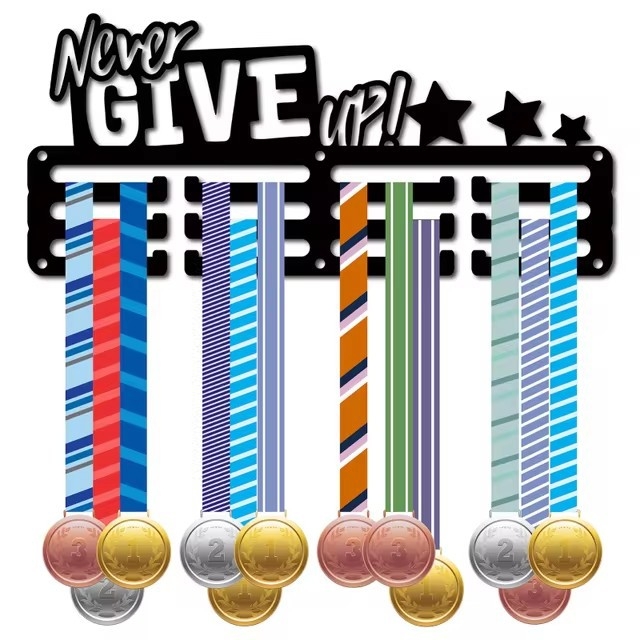 Užsienio prekybos naujas futbolo medalių stovas ant šeimos medalių varžybų gimnastikos aukso medalio laimėtojo sienos pakabinamas