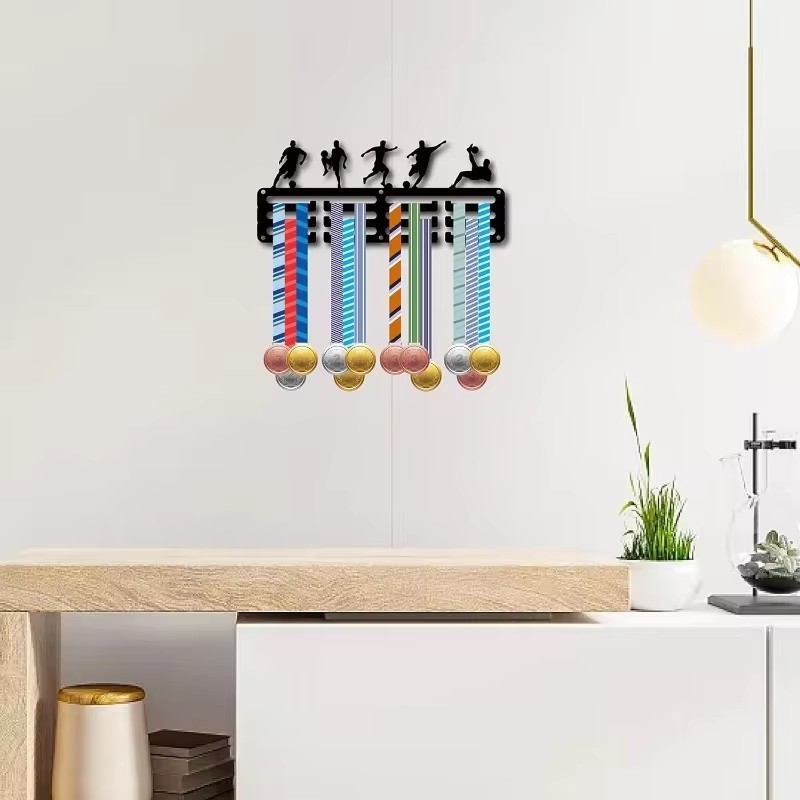 Užsienio prekybos naujas futbolo medalių stovas ant šeimos medalių varžybų gimnastikos aukso medalio laimėtojo sienos pakabinamas