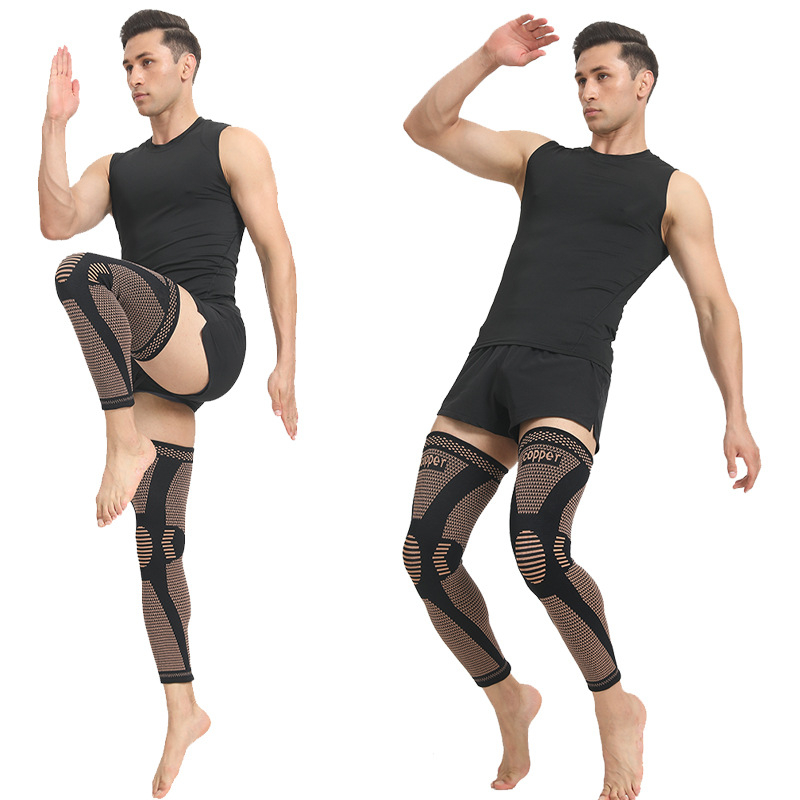 Vario jonų prailginti kelių apsaugai, vario pluošto megzti neslystantys slėginiai kojų apsaugai suaugusiems, krepšiniui, tinkliniui, sportui.