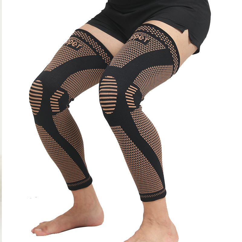 Vario jonų prailginti kelių apsaugai, vario pluošto megzti neslystantys slėginiai kojų apsaugai suaugusiems, krepšiniui, tinkliniui, sportui.