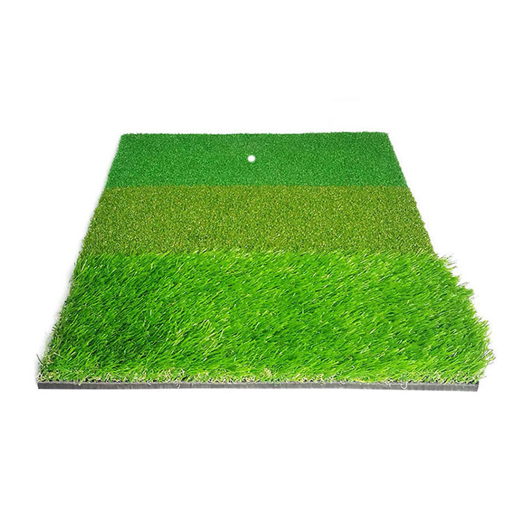 Dodávka kombinovanej golfovej odpalovacej podložky s tromi druhmi trávy, odpalovacej podložky na chipping, odpalovacej podložky na vnútorné a vonkajšie cvičenie, vysoko kvalitná golfová podložka
