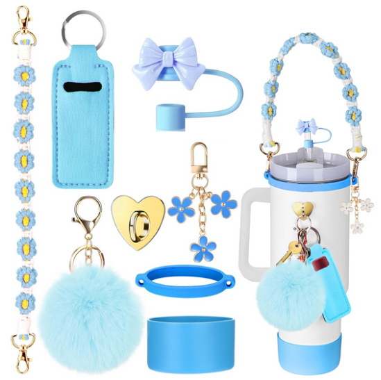 Eiropas un Amerikas 8 daļu Stenlija krūzīšu komplekts, zieds, salmu cepurīte, krūzīšu ķēdīte, rozā zieds, atslēgu kulons, plīša bumba