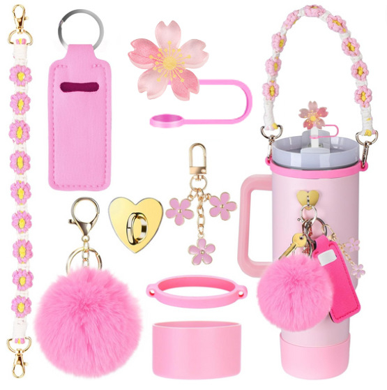 Set de 8 piese europene și americane Stanley Cup Flower Cap Cup Set Cup Lanț pentru ceașcă Floare roz Pandantiv Cheie Minge de pluș