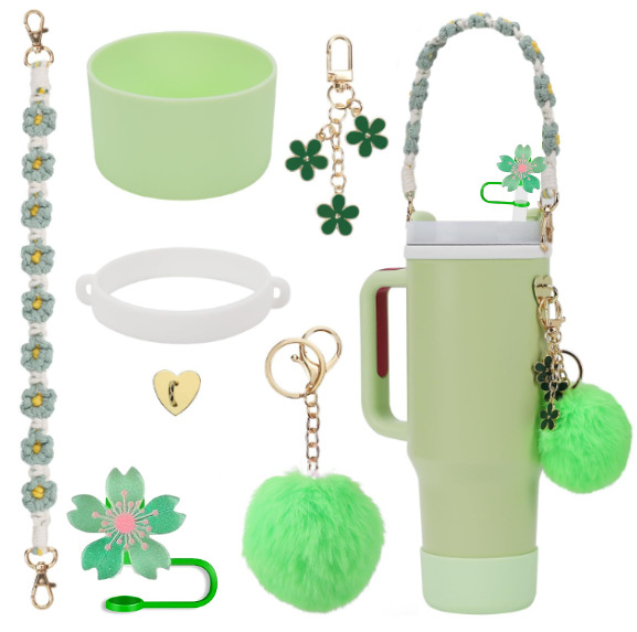 Set de 8 piese europene și americane Stanley Cup Flower Cap Cup Set Cup Lanț pentru ceașcă Floare roz Pandantiv Cheie Minge de pluș