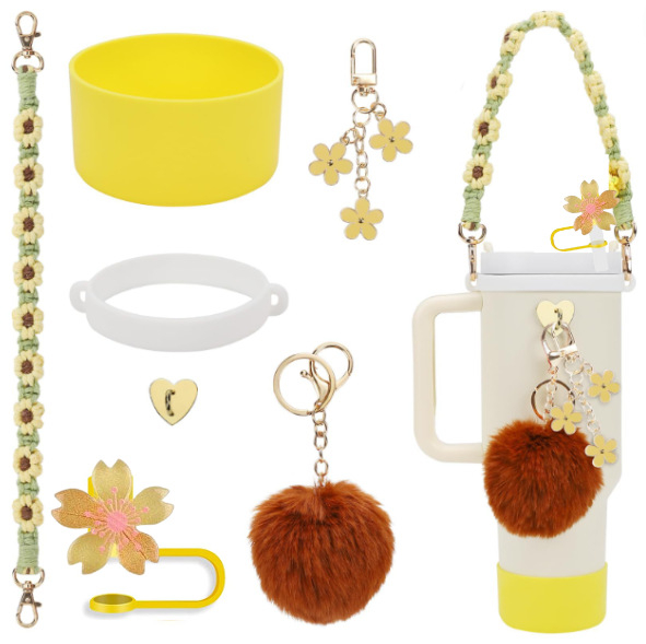 Set de 8 piese europene și americane Stanley Cup Flower Cap Cup Set Cup Lanț pentru ceașcă Floare roz Pandantiv Cheie Minge de pluș