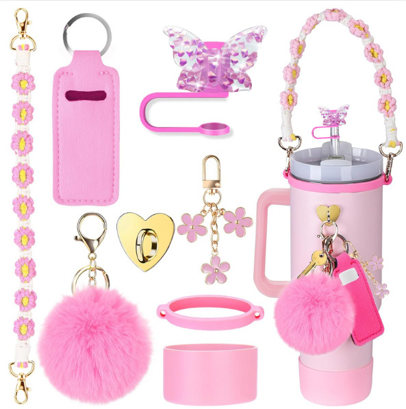 Set de 8 piese europene și americane Stanley Cup Flower Cap Cup Set Cup Lanț pentru ceașcă Floare roz Pandantiv Cheie Minge de pluș