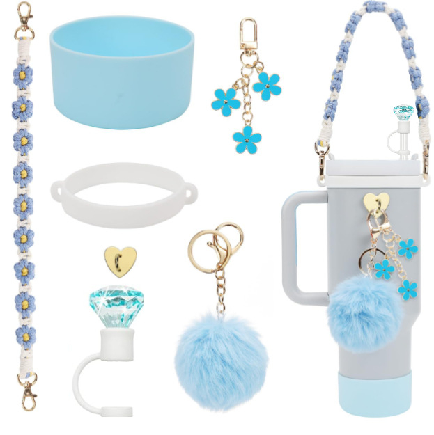 Set de 8 piese europene și americane Stanley Cup Flower Cap Cup Set Cup Lanț pentru ceașcă Floare roz Pandantiv Cheie Minge de pluș