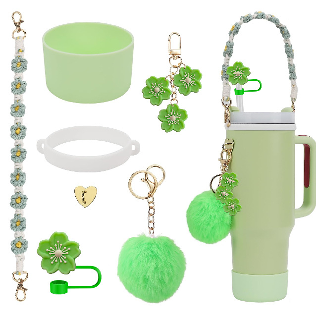Set de 8 piese europene și americane Stanley Cup Flower Cap Cup Set Cup Lanț pentru ceașcă Floare roz Pandantiv Cheie Minge de pluș