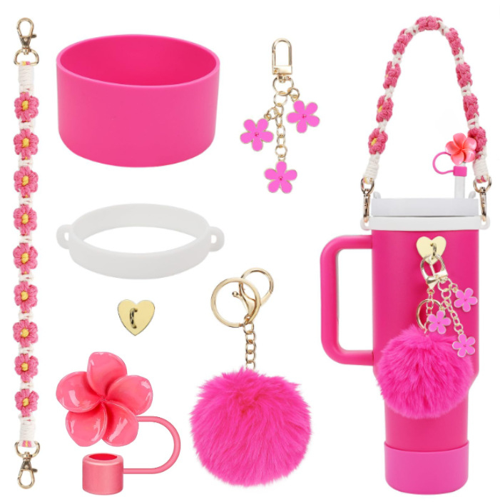 Set de 8 piese europene și americane Stanley Cup Flower Cap Cup Set Cup Lanț pentru ceașcă Floare roz Pandantiv Cheie Minge de pluș