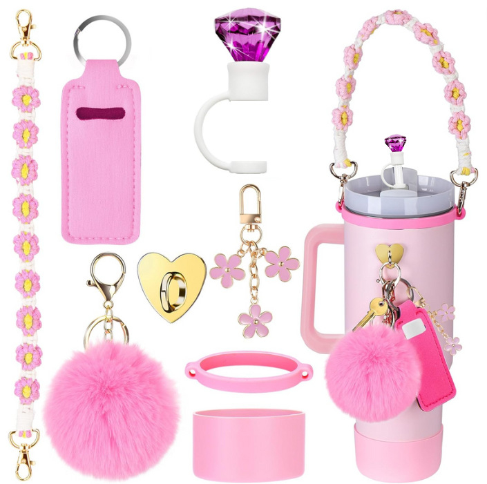 Set de 8 piese europene și americane Stanley Cup Flower Cap Cup Set Cup Lanț pentru ceașcă Floare roz Pandantiv Cheie Minge de pluș