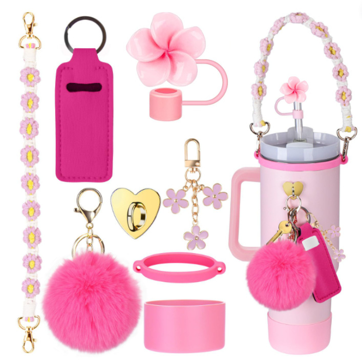 Set de 8 piese europene și americane Stanley Cup Flower Cap Cup Set Cup Lanț pentru ceașcă Floare roz Pandantiv Cheie Minge de pluș