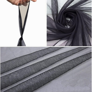 Piiriülene välishoovi aiapaviljon, kandilise katusega, ühe uksega sääsevõrk, siseruumides, suures ruumis, põrandast laeni ulatuv sääsevõrk, putukatõrjevahend