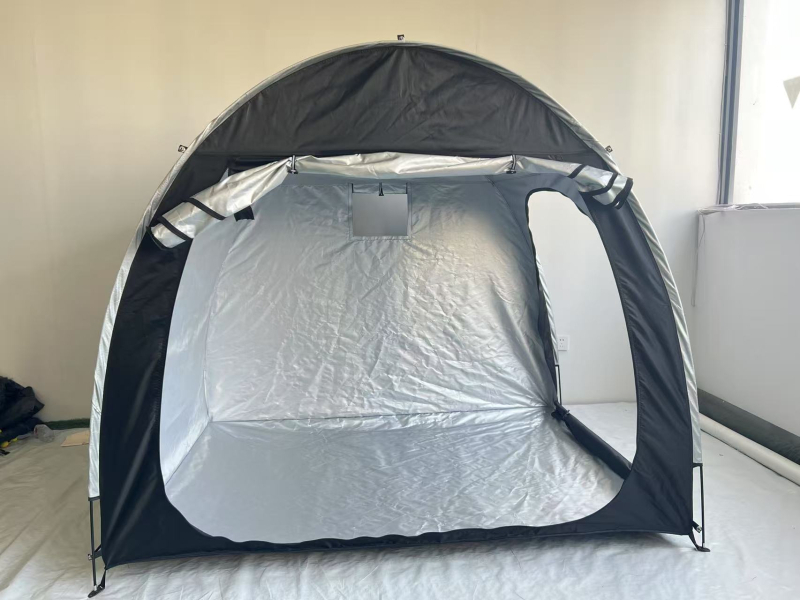 Laiendatud kaheukseline välistingimustes kasutatav jalgrattatelk, hõbedase kattega päikesekaitsekreemiga vihmakindel matkaauto tagatelk neljale autole