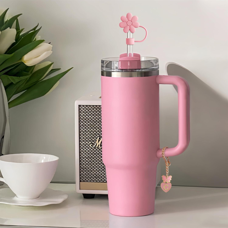 10 mm pāri malai rozā ziedu salmiņu piedurkne putekļu aizbāznis salmiņu vāciņā mīlestības vēstules kulons tauriņa kulons krūzīšu ķēdīte