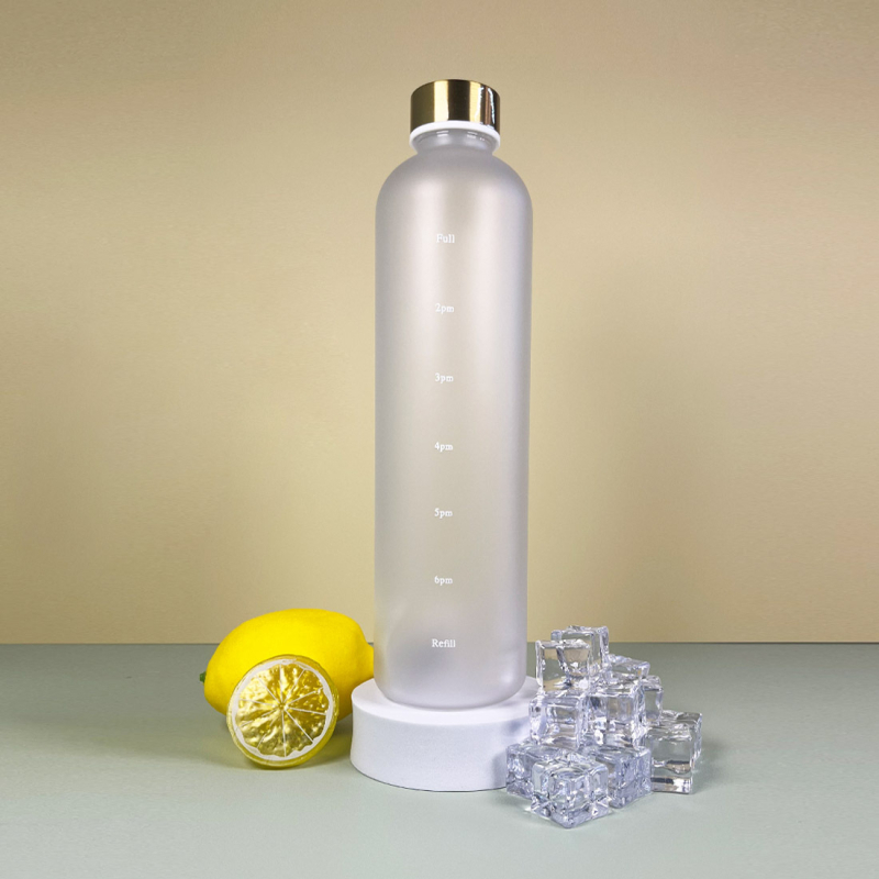 1000ml välistingimustes sportimiseks mõeldud veepudel suure mahutavusega jäätunud gradientvärvi spordiveetass roostevabast terasest kattega plasttops