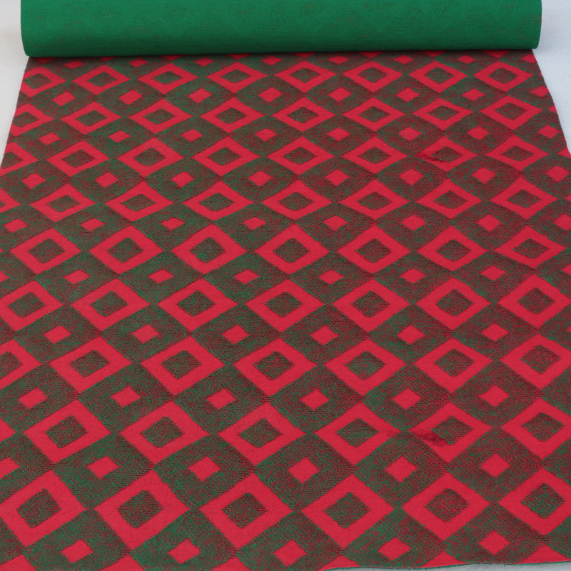 Žakaarvaipa saab lõigata, kontorivaipa ei ole kerge deformeerida, hotelli trepid libisemiskindlad kaubanduskeskuse paksendatud täisvaip