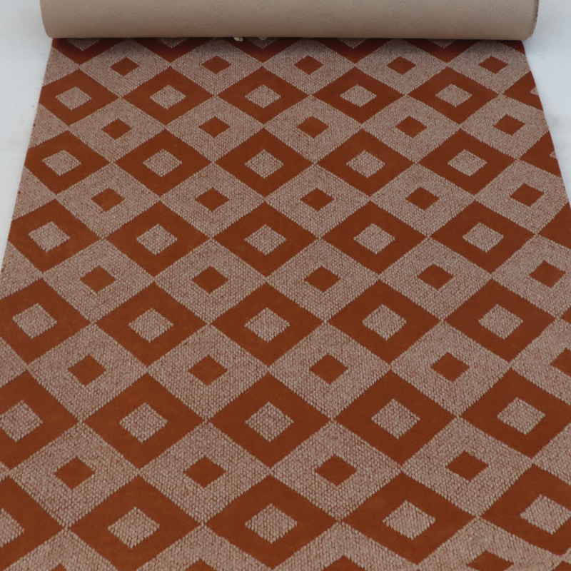 Žakaarvaipa saab lõigata, kontorivaipa ei ole kerge deformeerida, hotelli trepid libisemiskindlad kaubanduskeskuse paksendatud täisvaip