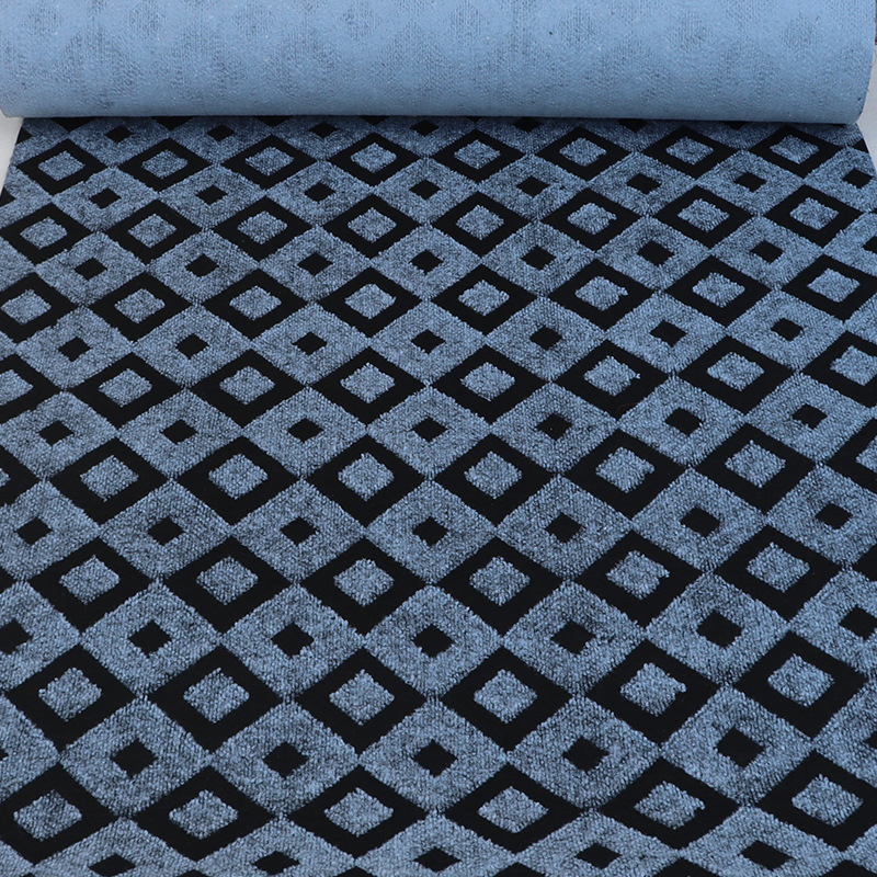 Žakaarvaipa saab lõigata, kontorivaipa ei ole kerge deformeerida, hotelli trepid libisemiskindlad kaubanduskeskuse paksendatud täisvaip