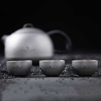 „Biwei“ gryno titano dvigubo sluoksnio arbatos puodelis, itin lengvas, nešiojamas kung fu arbatos rinkinys, mini puodelis, apsaugantis nuo nudegimų ir šilumos izoliacija, 25 ml
