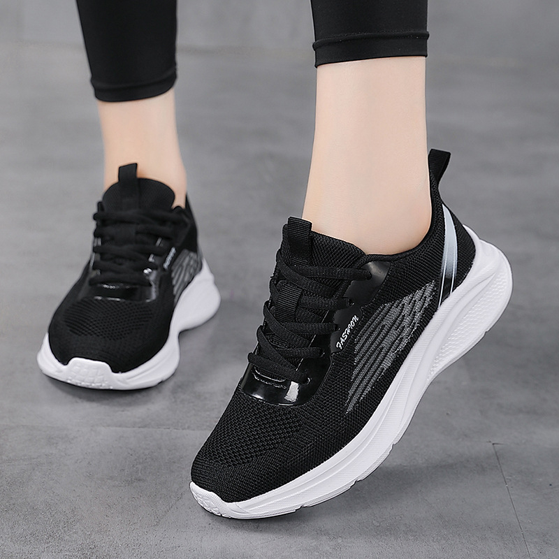 Moteriški sportbačiai iš tinklinio audinio, kvėpuojantys, 2024 m. pavasario ir vasaros bėgimo bateliai, nauji, lengvi, smūgius sugeriantys, minkštu dugnu, lauko sportiniai laisvalaikio bateliai, plius dydžio.