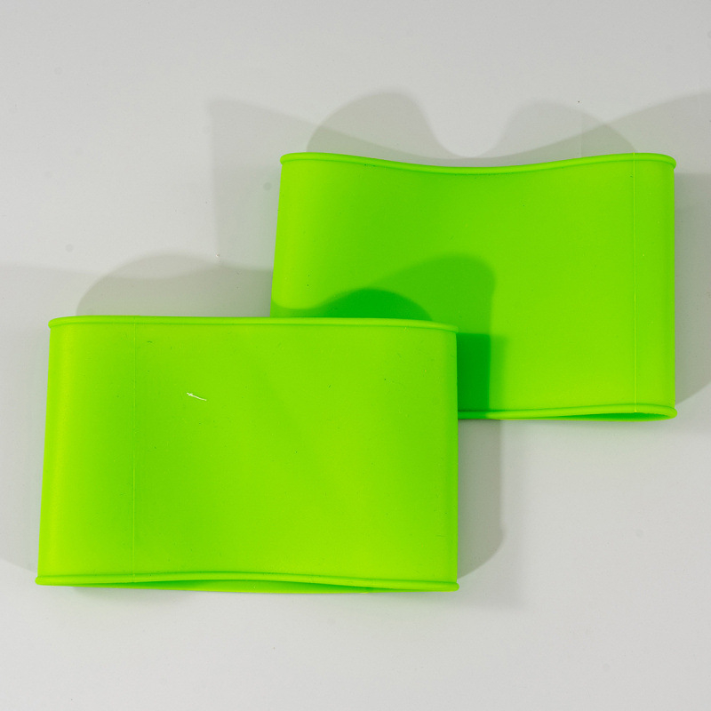 Silikoninė vyrų ir moterų futbolo lipni juosta kaklo apsaugai, skirta treniruotėms su neslystančiomis kojinėmis.