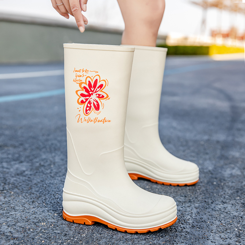 Didmeninė prekyba moteriškais guminiais batais, storu dugnu, ilgais vamzdžiais, neslystančiais, vandeniui atspariais, aukštu guminiu pamušalu, atspariais dilimui, batais virtuvei, lauko darbams.