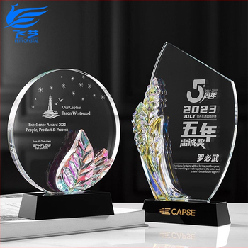 2024 m. krištolo trofėjaus kūrybinis trofėjus, išskirtinis darbuotojų garbės atminimo komandos apdovanojimas, metinis susitikimas, medalis, graviravimas