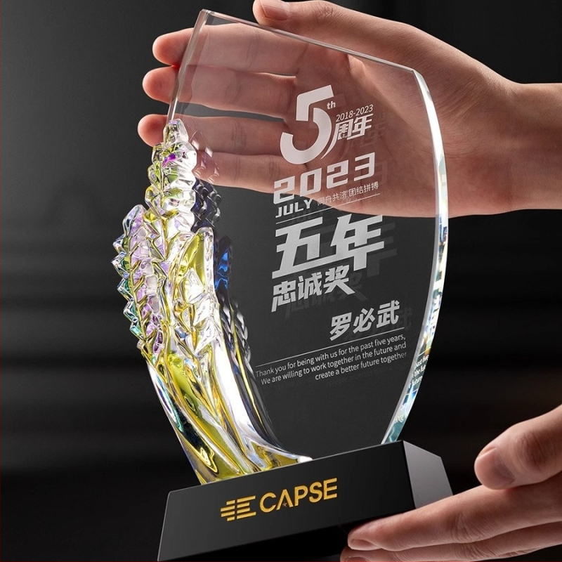 Кристален трофей 2024, креативен трофей, изключителен служител, почетна награда, възпоменателен екип, награди, годишно събрание, гравиране на медали
