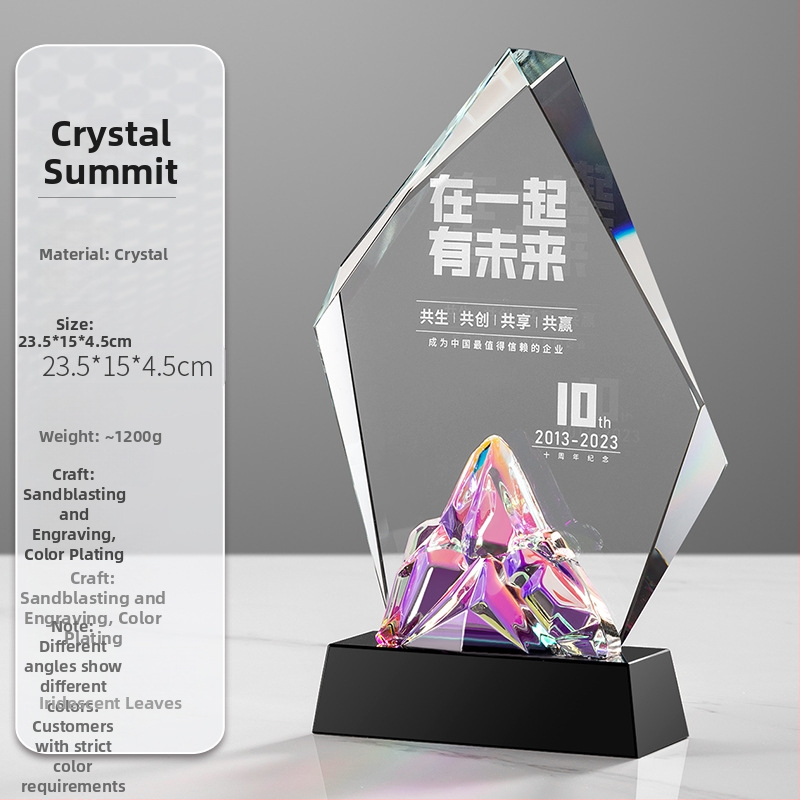 2024 m. krištolo trofėjaus kūrybinis trofėjus, išskirtinis darbuotojų garbės atminimo komandos apdovanojimas, metinis susitikimas, medalis, graviravimas