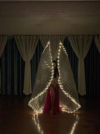 Νέα φωτεινά στηρίγματα LED με ασημί κίτρινο φως, σχισμένο ακρωτήριο, ρούχα για χορό της κοιλιάς για το Halloween