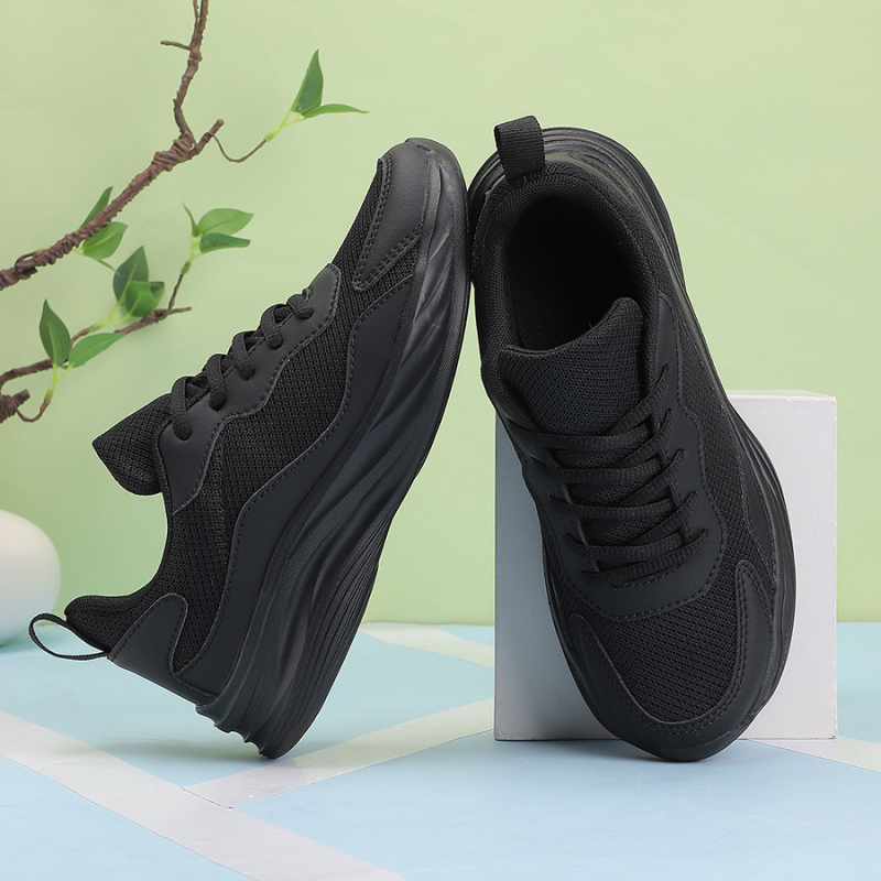 Teljesen fekete cipők női tavaszi új hálós, lélegző, alkalmi futócipők bőr munkacipő 42 nagy méret külkereskedelem