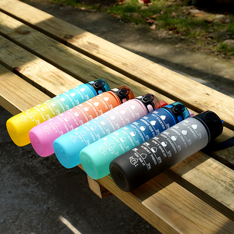 Amazoni 1-liitrine suure mahutavusega veekruus, otsejoomiseks mõeldud gradiendiga kosmosekruus, piiriülene plastist kaasaskantav veekruus kaaluga