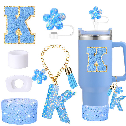 Jauns Stanley krūzīšu ķēdes krūzīšu turētājs ar 26 burtiem, sveķu fliteru kulonu, dvieli, izšūtu Pnompeņas angļu burtu uzlīmi