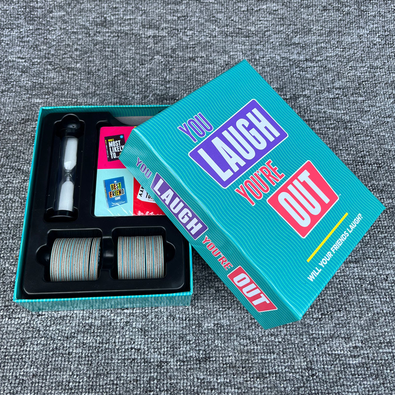 Английска версия на „Смееш се, излизаш“, настолна игра за семейно парти, парти за игри