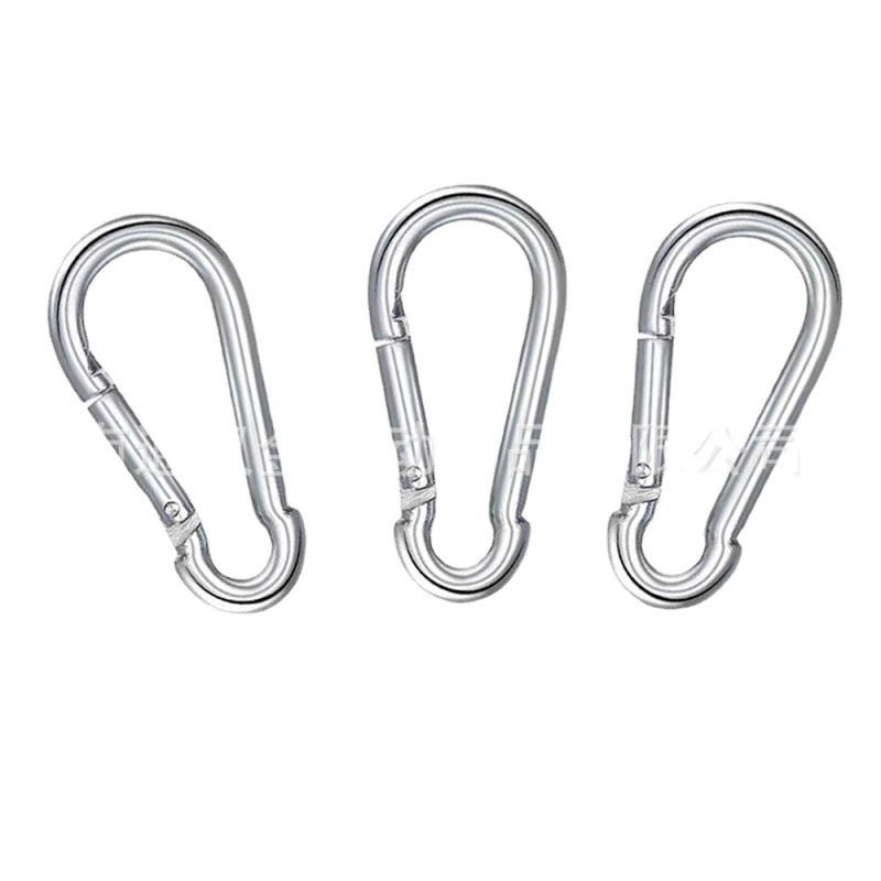 Fitneso įrangos priedai, kuriuos sudaro juodas medžiaginis krepšys, tricepso įtempimo virvė, fitneso rankena, rankena, fitneso čiurnos sagtis