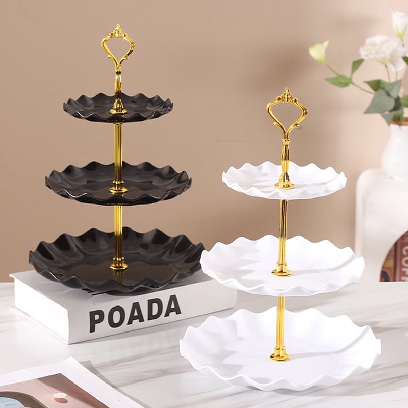 Euroopa stiilis plastmassist mitmekihiline puuviljataldrik, elutoa kohvilaud, kommitaldrik, esiküljel olev koogirest, kolmekihiline magustoidulaua kaunistused