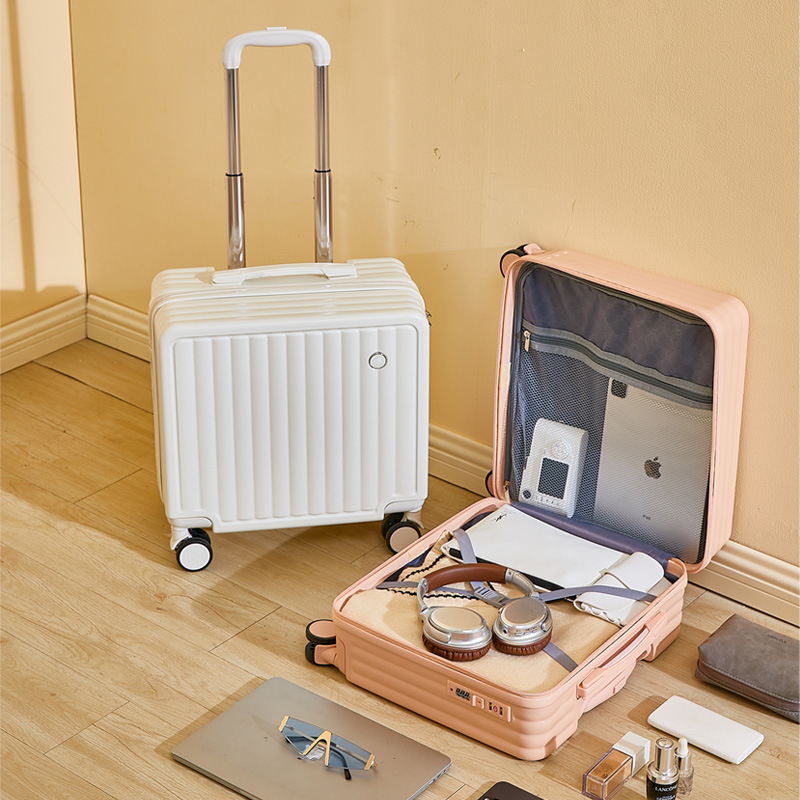 Värske 18-tolline armas lennunduskäru, tudengi pardalolekuks mõeldud reisikott, registreerimistunnistuseta pagasiümbris meestele