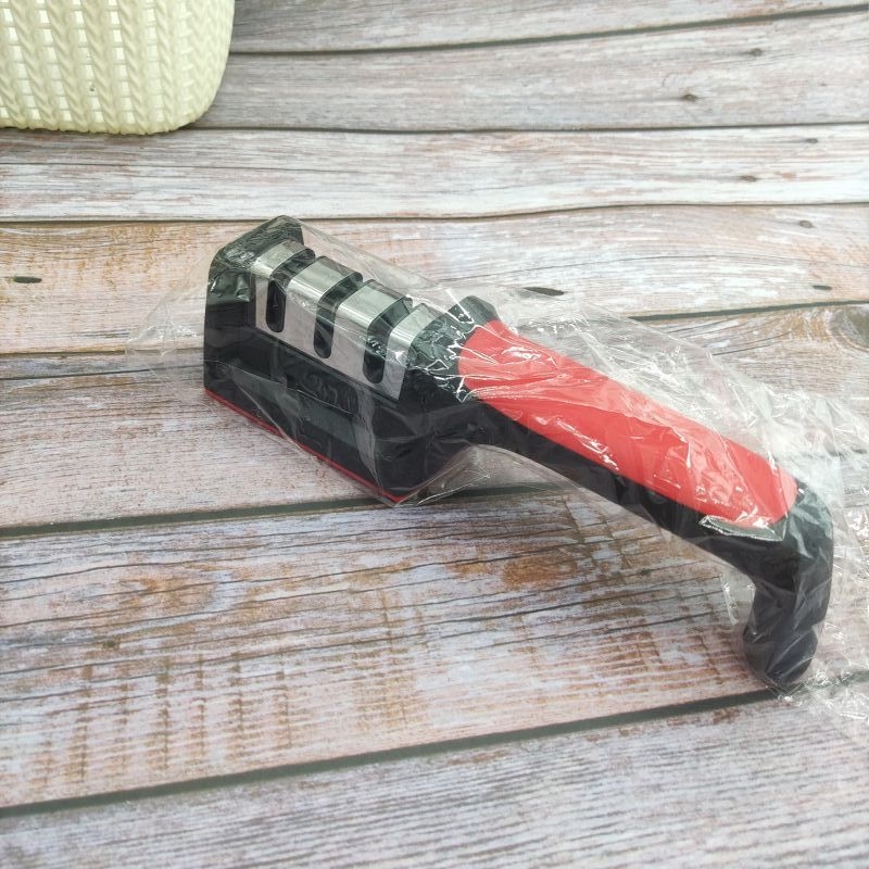 Noa teritamine volframterasest kolmeastmeline terituskivi majapidamisköögi noa teritaja artefakti terituskivi käsitsi kiire teritamise tööriist