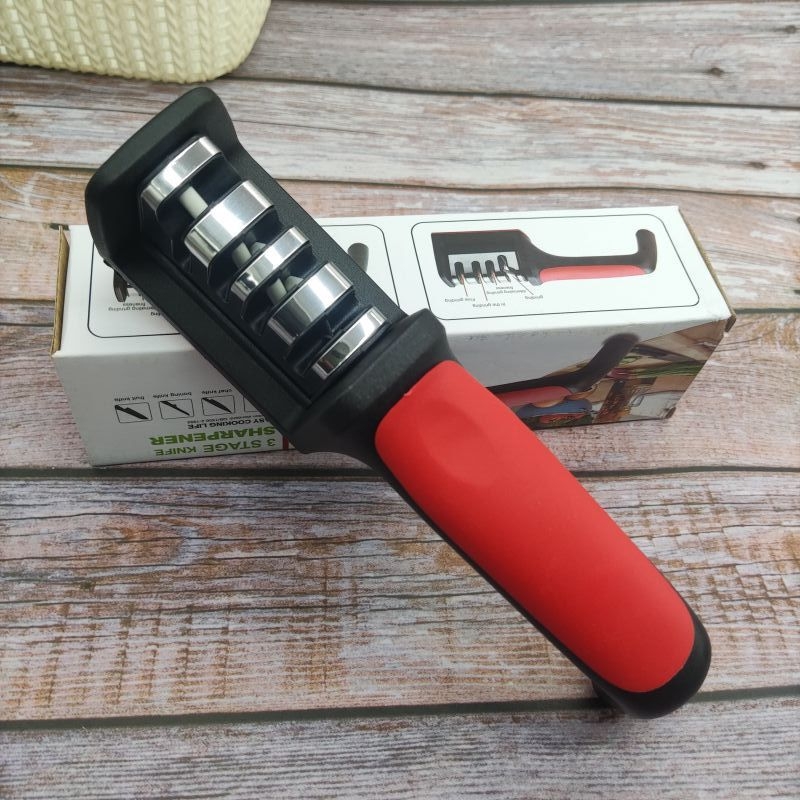 Noa teritamine volframterasest kolmeastmeline terituskivi majapidamisköögi noa teritaja artefakti terituskivi käsitsi kiire teritamise tööriist